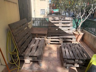 Sofá y mesa de palets para terraza