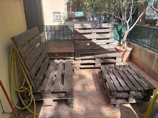 Sofá y mesa de palets para terraza