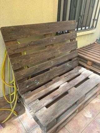 Sofá y mesa de palets para terraza