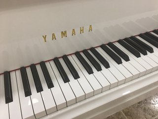 Piano de Cola Yamaha G3 Blanco Japón similar C3X
