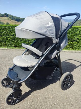 Silla de paseo Joie gris