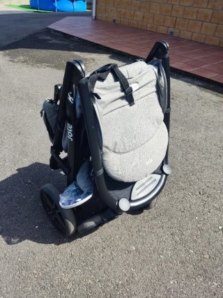 Silla de paseo Joie gris