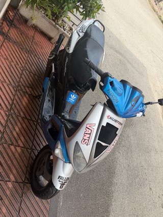 Peugeot Speedfight Scooter Azul y Blanco