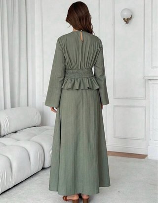Conjunto blusa y falda verde bordado