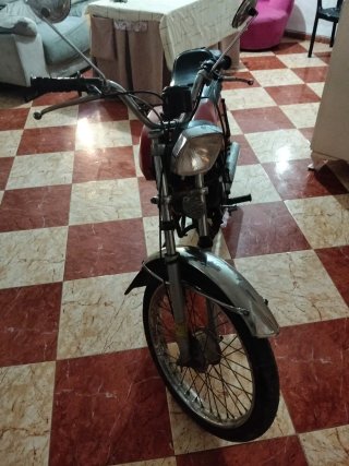Moto con documentación al día ITV funciona bien