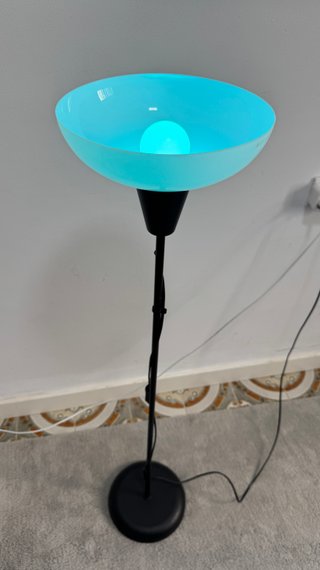 Lámpara de pie IKEA TAGARP + bombilla smart