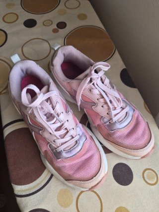 Zapatillas Munich rosas y plateadas talla 36