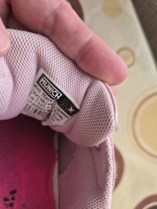 Zapatillas Munich rosas y plateadas talla 36