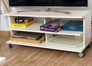 Mueble TV Ikea con ruedas