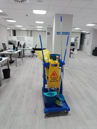 Busco trabajo en limpieza con papeles