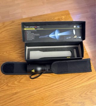 Linterna LED Lenser P14