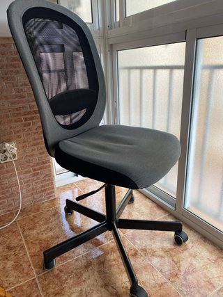 Silla de escritorio ergonómica gris
