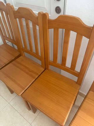 4 Sillas de Madera Marrón