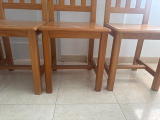 4 Sillas de Madera Marrón