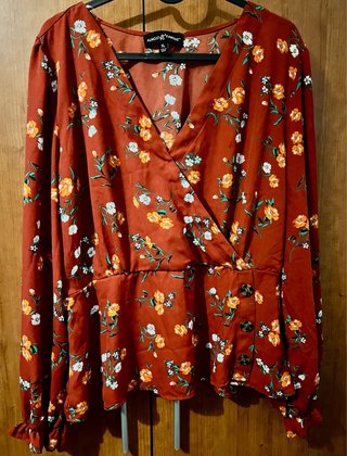 Blusa floral Almost Famous talla XL