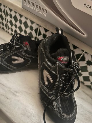 Zapatos de seguridad Cofra negros y plateados