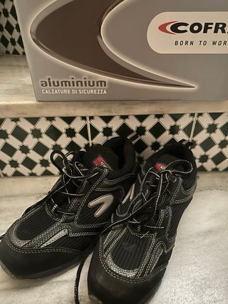 Zapatos de seguridad Cofra negros y plateados