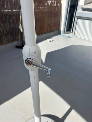 Sombrilla Parasol como nuevo +  base 50 kg + funda