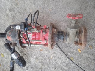 Regulador de presión de bomba de agua
