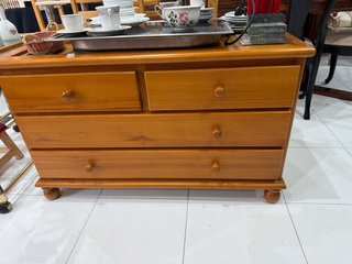 Cómoda de madera