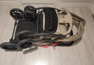Carrito doble para bebés/niños nuevo. Sin usar.