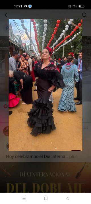 Traje de flamenca negro con volantes