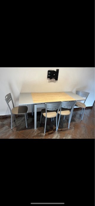 Mesa comedor extensible y 6 sillas a juego