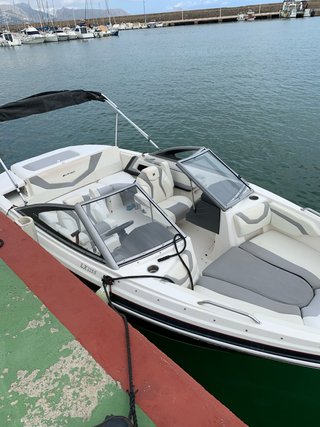 Barco LX 225S motor Mercruiser