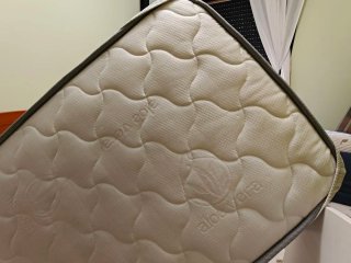 Cuna de madera blanca