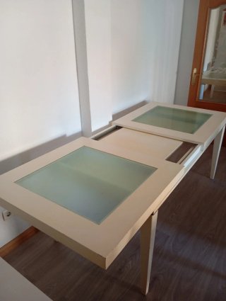 Mesa extensible y 6 sillas