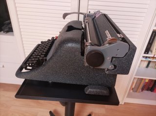 MÁQUINA DE ESCRIBIR OLIVETTI LEXICON 80
