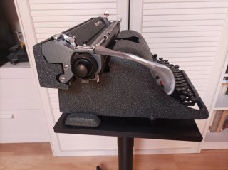 MÁQUINA DE ESCRIBIR OLIVETTI LEXICON 80