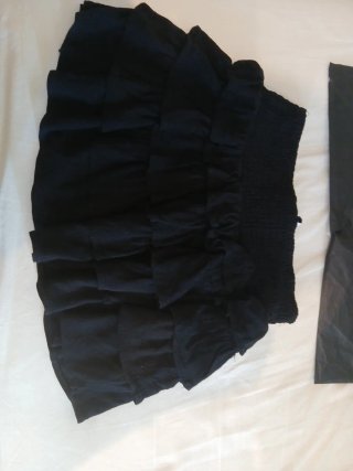 Falda corta volantes Bershka negra