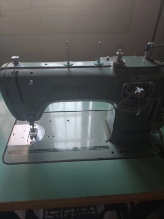 Máquina de coser Refrey automática