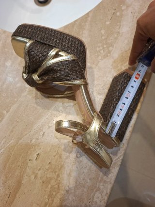 Sandalias AZREY Piel Doradas y Marrones.
