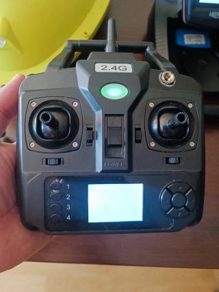 Barco cebador con gps y sonda