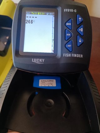Barco cebador con gps y sonda