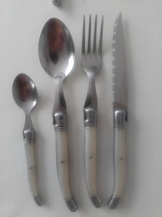 Cubertería Laguiole 4 pax