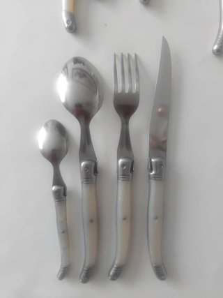 Cubertería Laguiole 4 pax