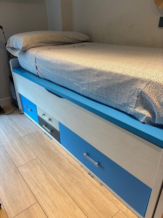 Habitación juvenil con cama nido.  URGE VENTA