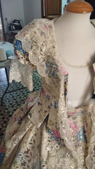 Traje de Fallera Beige y Multicolor