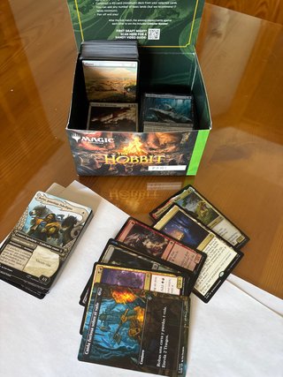 Lotto di carte Magic e scatola di Lo Hobbit 375