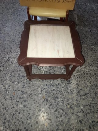 Mesa auxiliar antigua mármol y madera