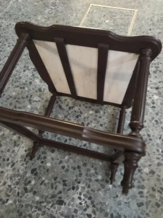 Mesa auxiliar antigua mármol y madera