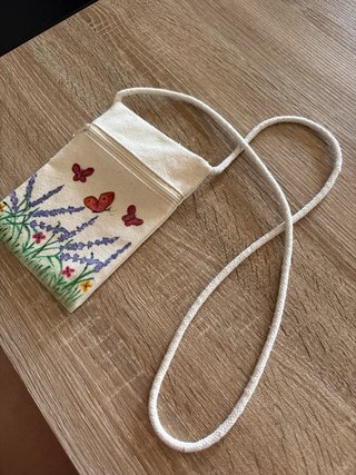 Bolsitos de tela pintados a mano