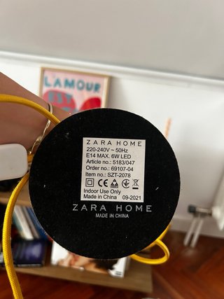 Lámpara de mesa amarilla Zara Home