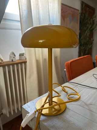 Lámpara de mesa amarilla Zara Home