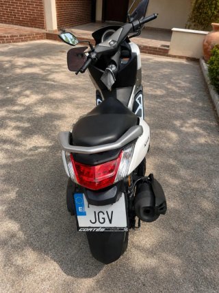 Yamaha Nmax 125 Scooter Plata/Blanco