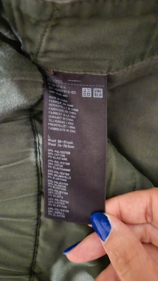 2 Pantalones Uniqlo Negro y Verde Militar
