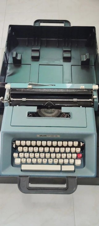 Máquina de escribir Olivetti Studio 46